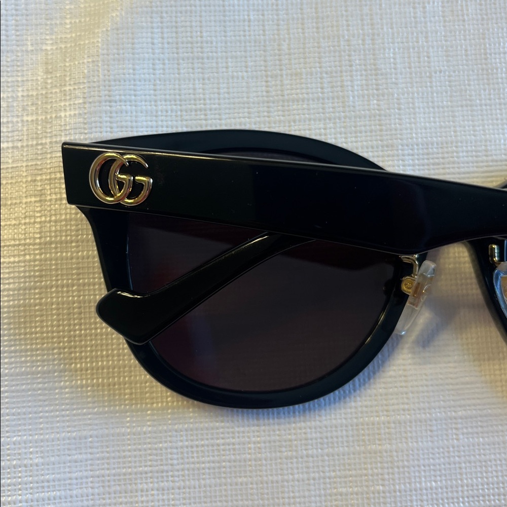 Gucci Sunglasses - Picture 5 of 10